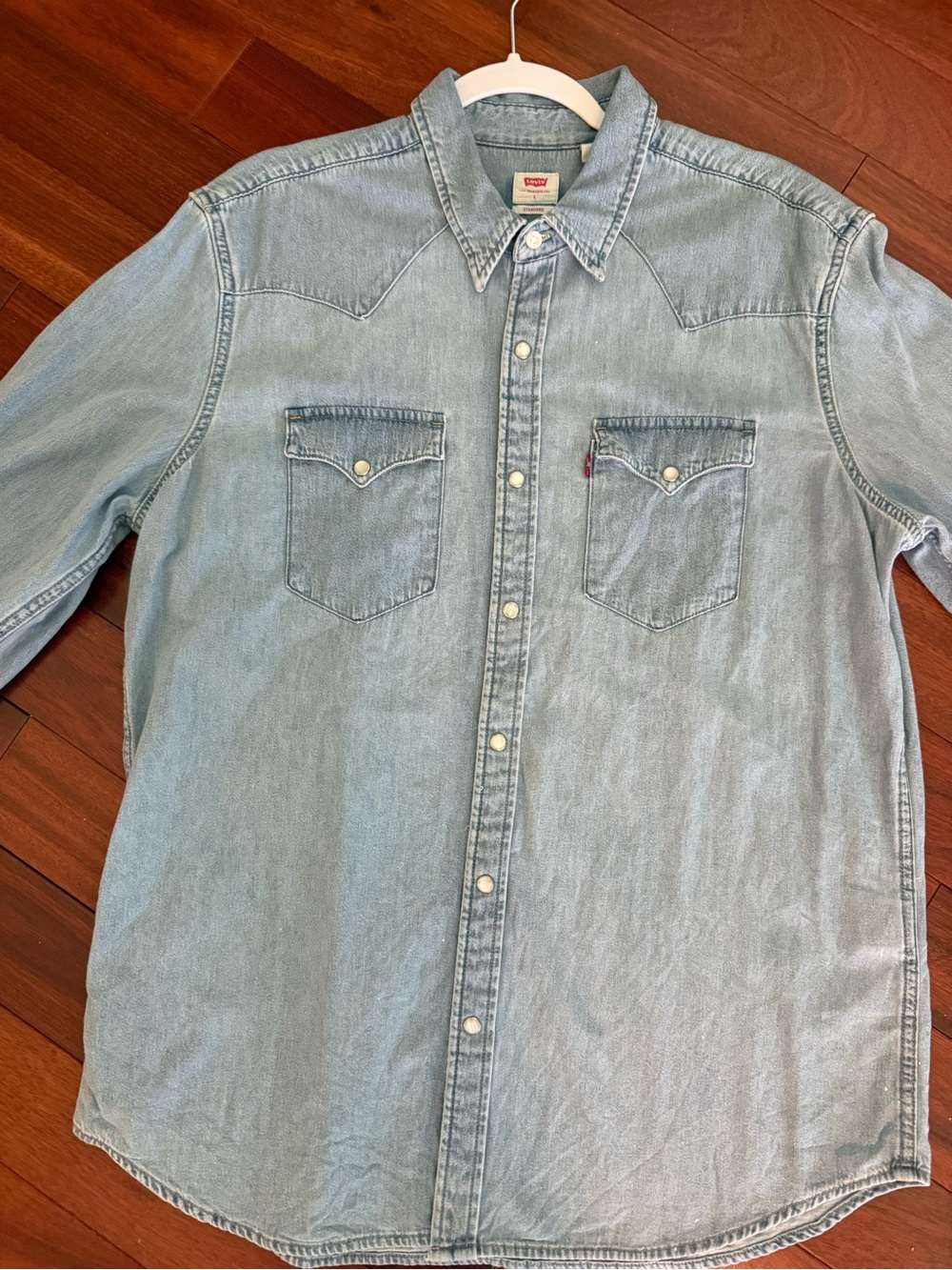 Levi’s Denim Western Shirt SZ L  Chambray Blue Faux Pearl Snap Western Cut